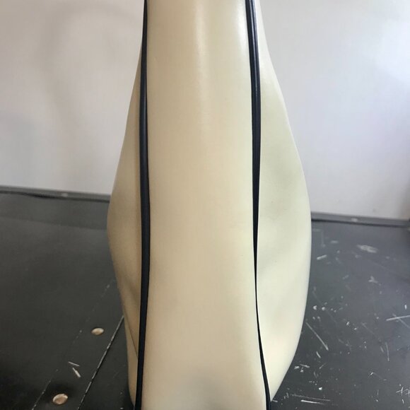 Pollini Leather Handbag Purse Made in Italy Cream with Black Handle Zipper - Picture 2 of 9